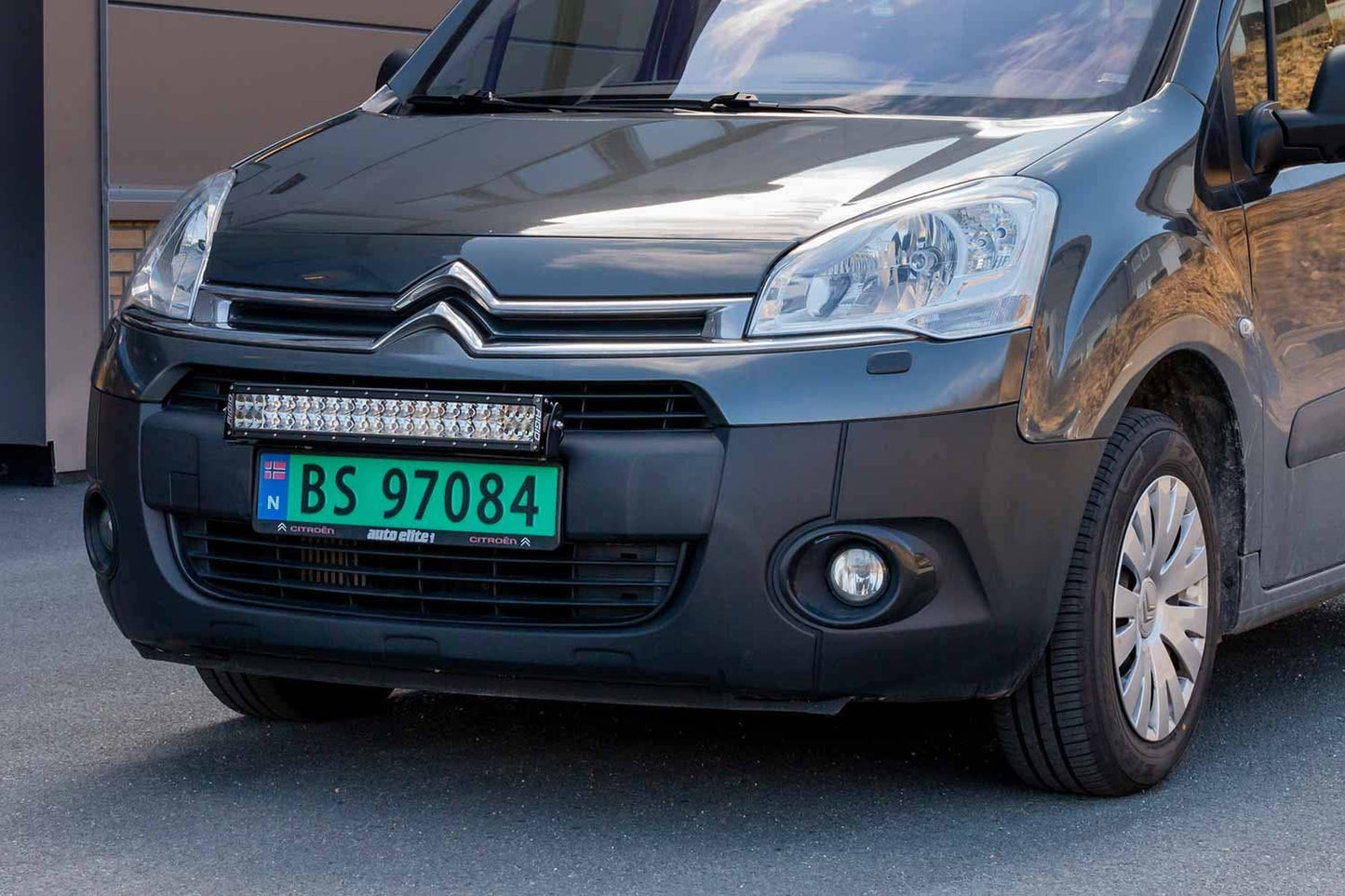 Lumen V4 universal skiltbrakett