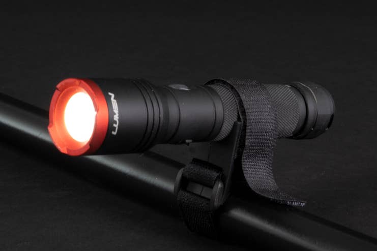 Lumen lommelyktfeste (Universalt-kryss)